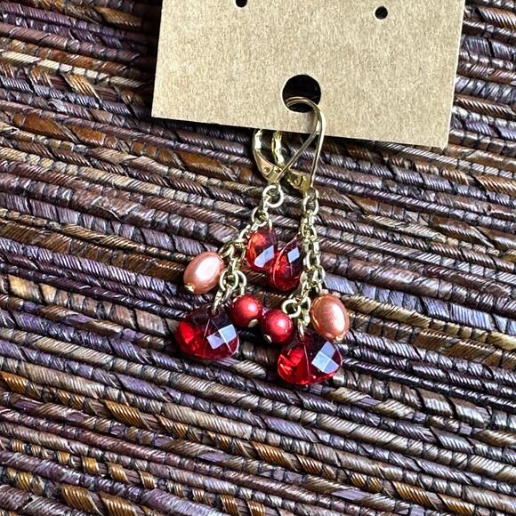 BOGO FREE HOLIDAY RED CLAM HOOK DANGLY EARRINGS - Picture 1 of 3